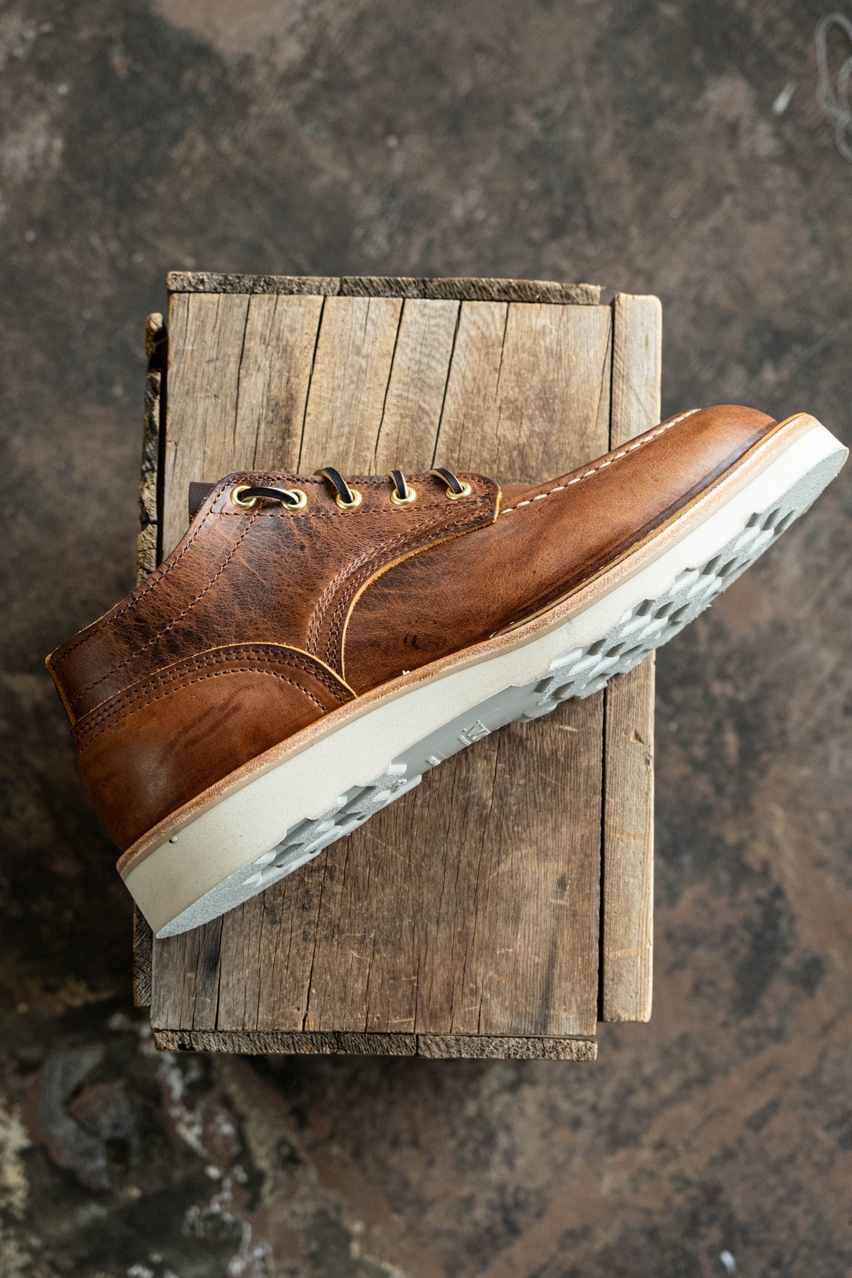 Moc Toe Comstock