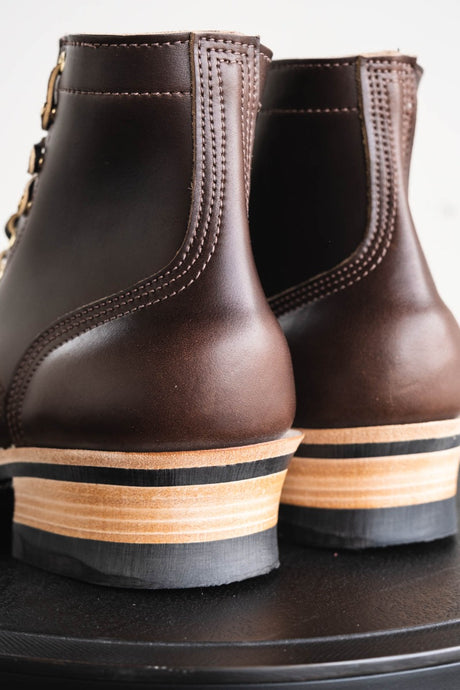 Arbor boot in brown cxl comes with a single piece backstay